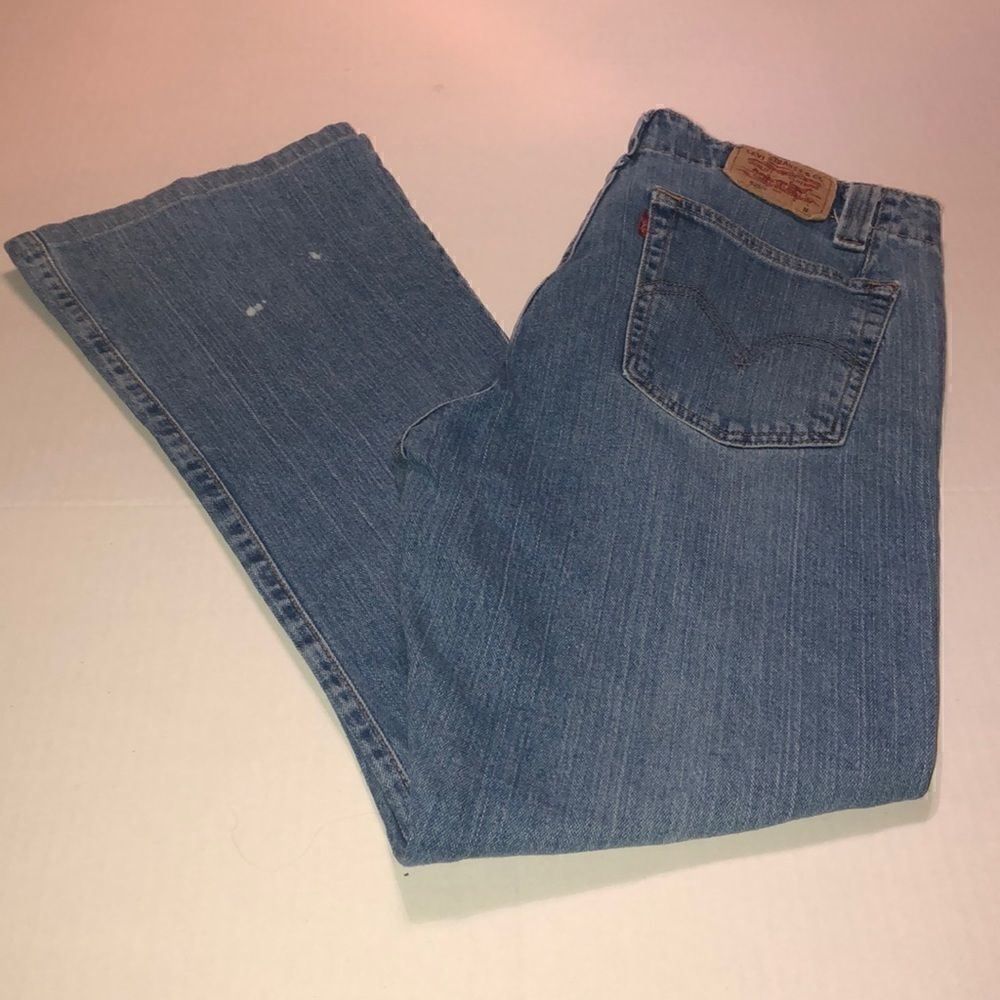 ✔️Levi
525 Jeans 